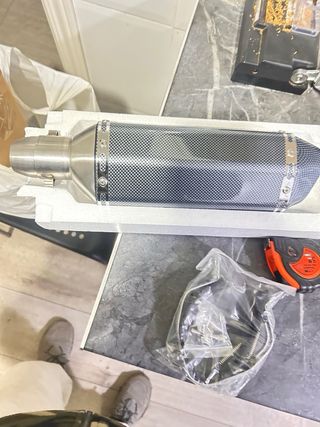 Silencioso de moto carbono , nuevo