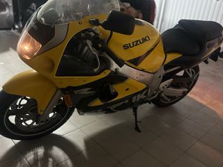 Suzuki GSX-R 600 Amarilla
