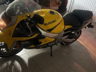 Suzuki GSX-R 600 Amarilla