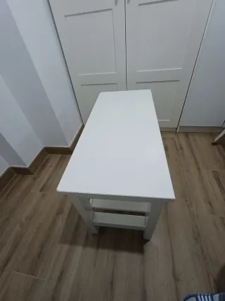 Banco de madera blanco