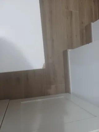 Banco de madera blanco