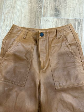 Pantalones marrones efecto piel Zara