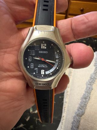 Reloj Seiko Kinetic Auto Relay Negro Naranja