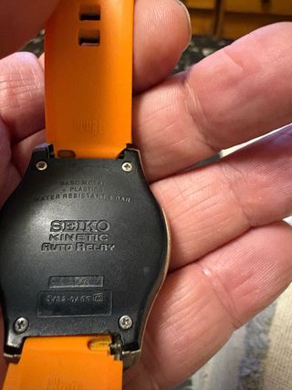Reloj Seiko Kinetic Auto Relay Negro Naranja