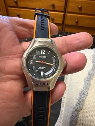 Reloj Seiko Kinetic Auto Relay Negro Naranja