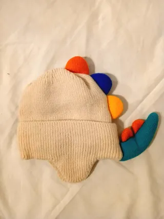 Berretto per bambini con dinosauro beige e blu