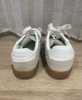 Deportivas beige y blancas Talla 40
