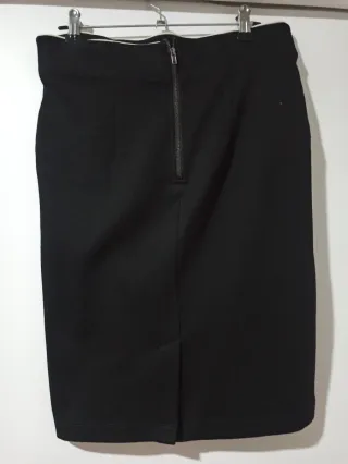 Falda negra Forever 21 botones dorados