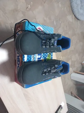 Zapatos de seguridad Anibal negros y azules