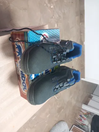 Zapatos de seguridad Anibal negros y azules