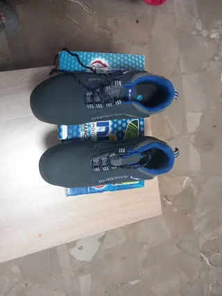 Zapatos de seguridad Anibal negros y azules