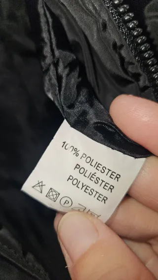 Anorak negro con cuello de pelo