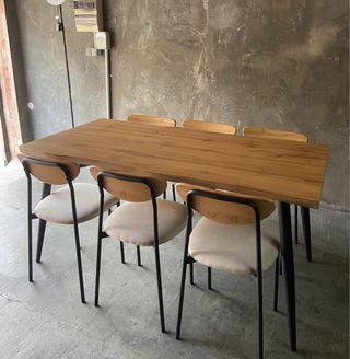 Mesa de comedor moderna madera y metal