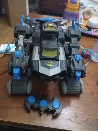 Coche Batmóvil con figura de Batman