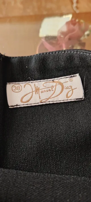 Falda negra de cintura alta