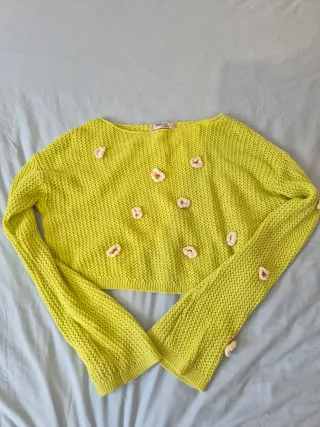 Jersey Cropped con flores 3D y manga acampanada