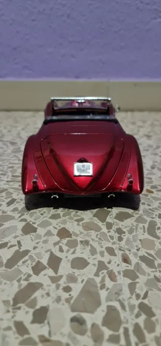 Coche Delahaye 1:18