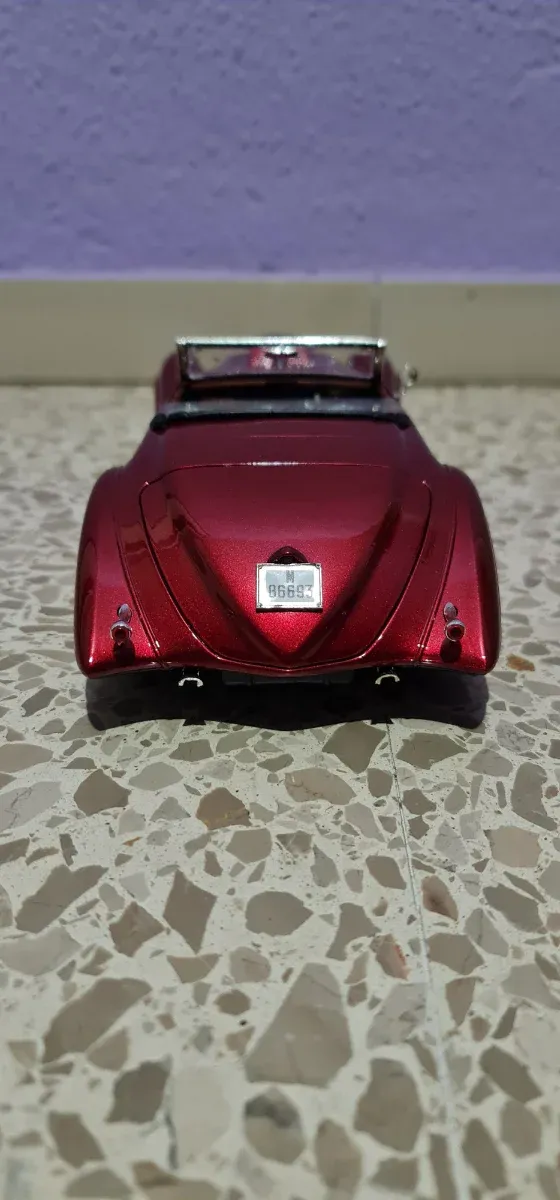 Réplica de Carro Delahaye 1:18