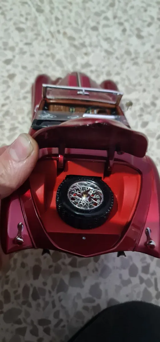 Réplica de Carro Delahaye 1:18