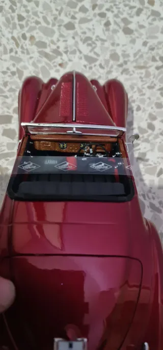 Coche Delahaye 1:18