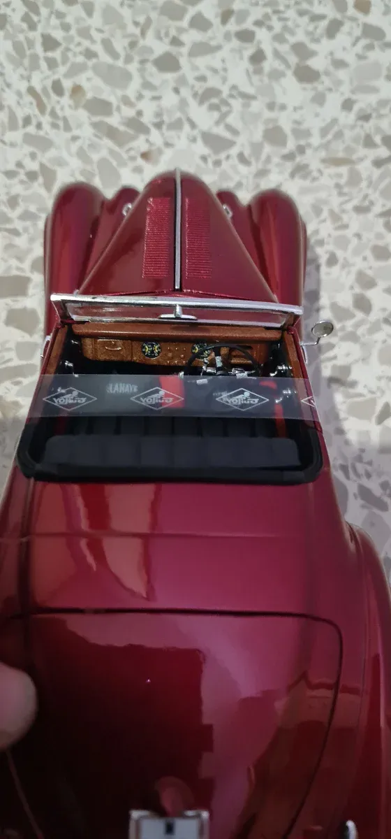 Réplica de Carro Delahaye 1:18