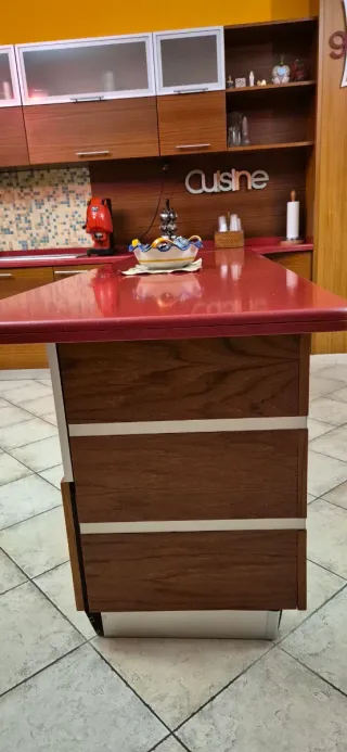 Cucina Teak con Piano Okite Rosso