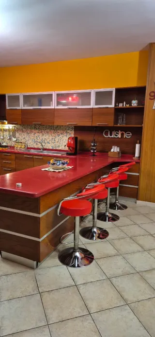 Cucina Teak con Piano Okite Rosso