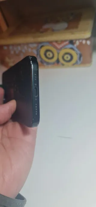 iPhone 15 Nero danneggiato