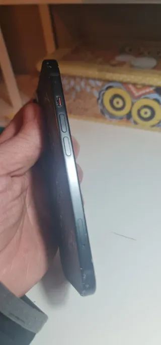 iPhone 15 Nero danneggiato