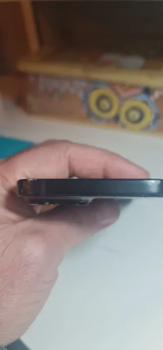 iPhone 15 Nero danneggiato