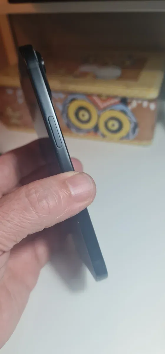 iPhone 15 Nero danneggiato