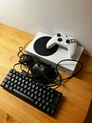 Xbox Series S + Tastiera e Mouse