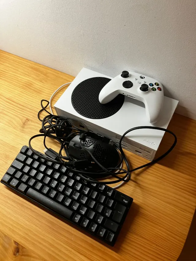 Xbox Series S + Tastiera e Mouse