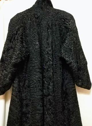 Abrigo largo de astracán negro