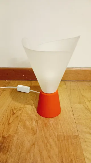 Lampada minimalista anni 70 rossa e bianca