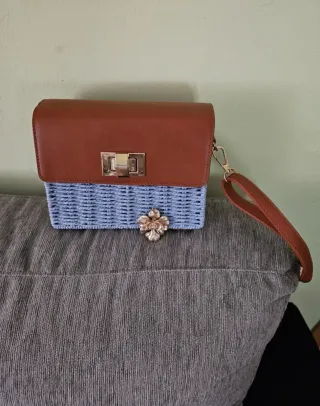 Bolso de mimbre y piel marrón