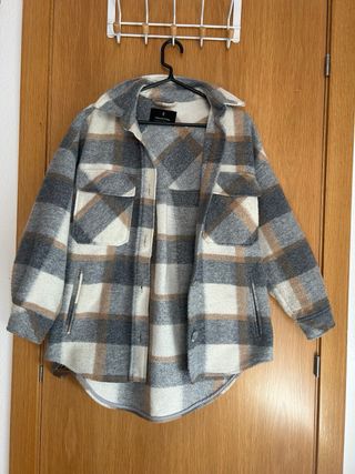 Sobrecamisa cuadros Stradivarius