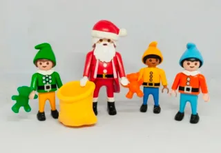 Papá Noel y elfos con regalos Navidad