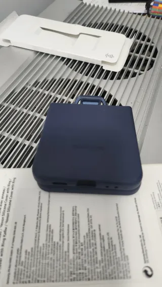 Custodia in silicone per Samsung Galaxy Z Flip4 con anello