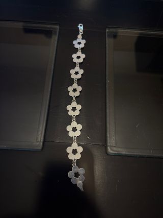 Pulsera de plata con flores