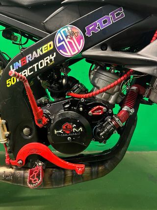 Rieju MRX - se vende con muchos recambios de am6