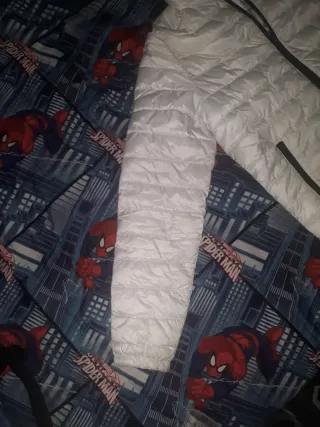 Chaqueta Bershka Blanca con Capucha