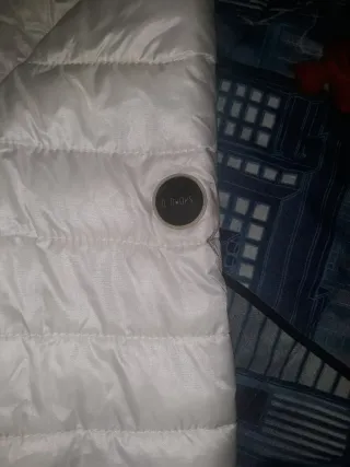 Chaqueta Bershka Blanca con Capucha