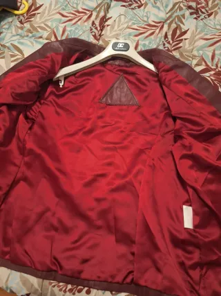 Chaqueta de cuero burdeos