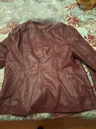 Chaqueta de cuero burdeos