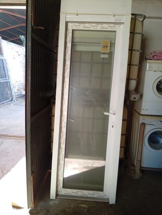 Puerta PVC 80x220 + Cajón Persiana Aluminio