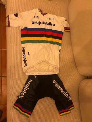 Equipación Ciclismo Gobik Brujulabike