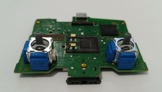 Controller PS5 Dualsense con joystick TMR installati