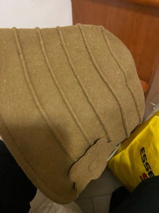 Cappello Oviesse marrone con fiore