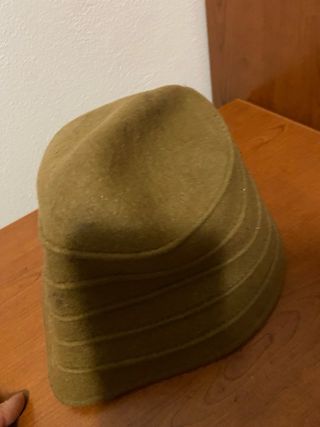 Cappello Oviesse marrone con fiore